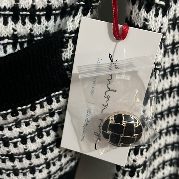 Fashionable Cropped Blazer - Picture 3 of 3